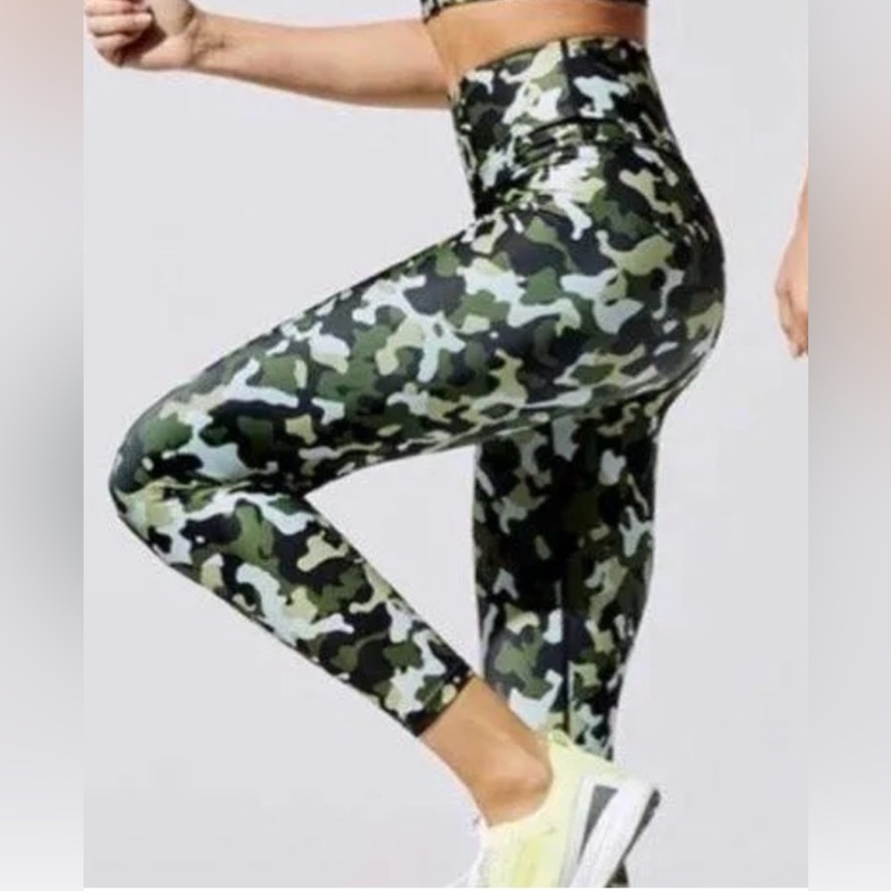 Carbon38 High Waisted Green Camo Leggings